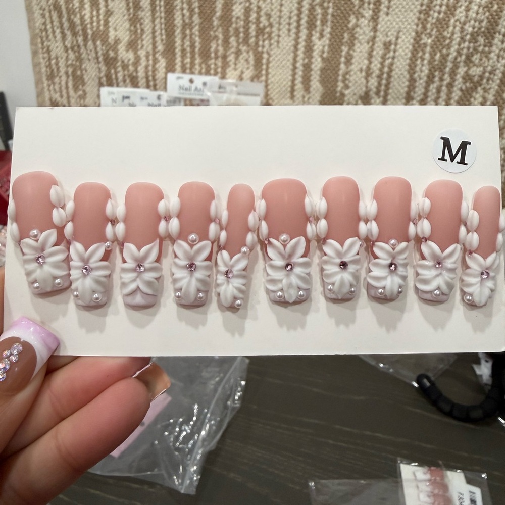 Elegant White Floral Frenchie Press-On Nails